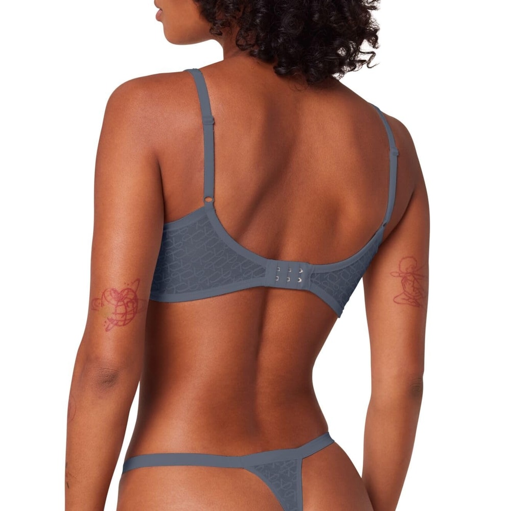 Triumph Signature Sheer P Ex Cloudy Blue