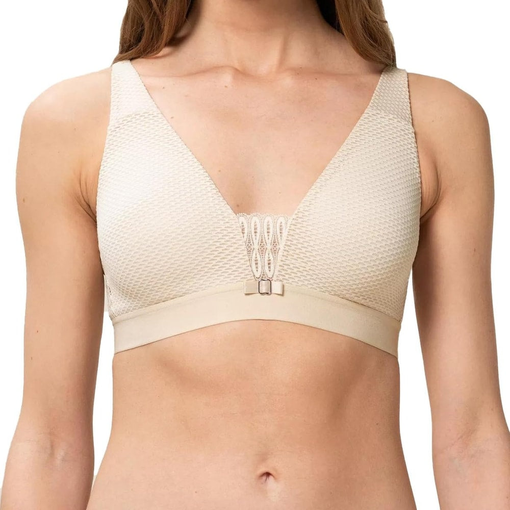 Triumph Aura Spotlight N Creamy Dream 