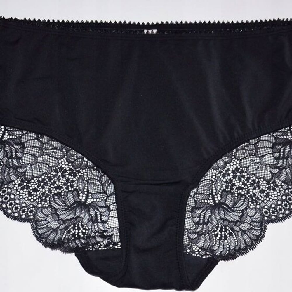 Triumph Light Essentials Rich Lace Hipster Black 