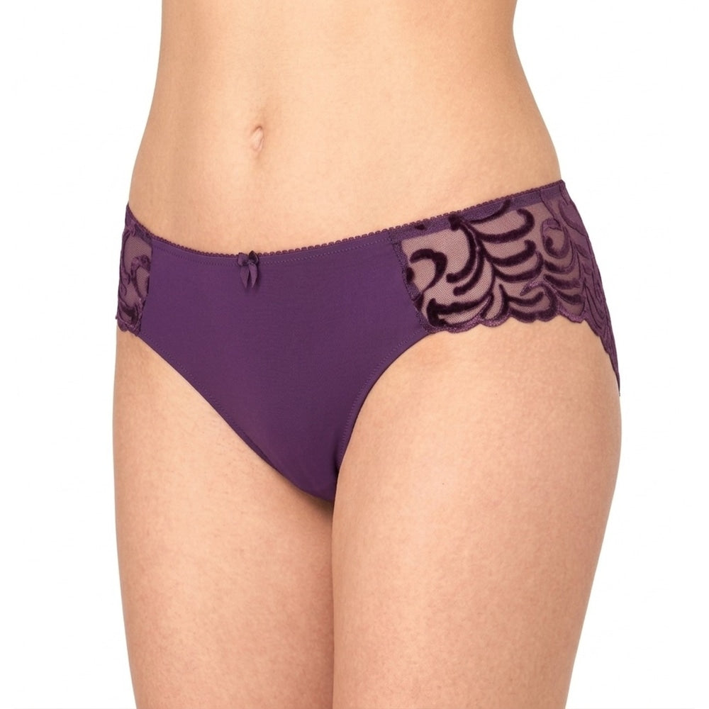 Triumph Modern Finesse Tai Plum Purple 