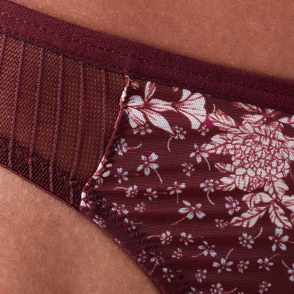 Triumph Lavish Spotlight High Waist Thong Claret 
